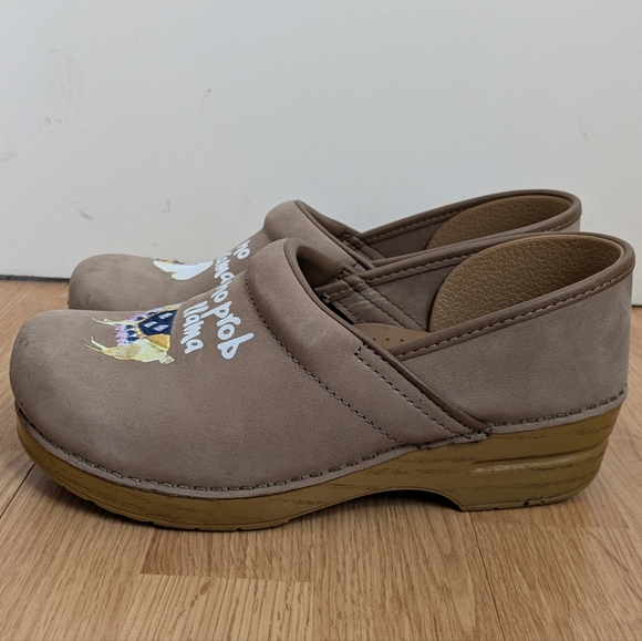 Dansko Twin Pro Beige Tan "No Prob Llama" Print Mules Clogs Shoes Size 40 US 10 - Picture 9 of 16